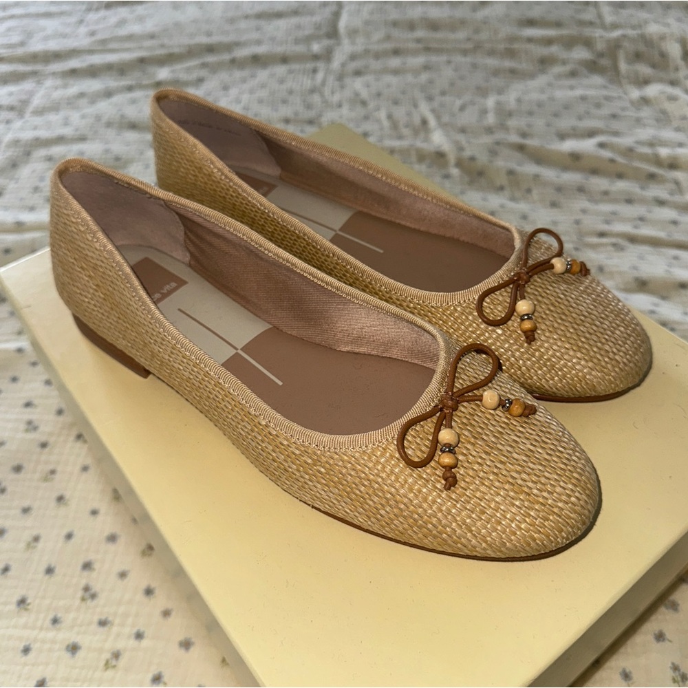 DOLCE VITA “CACY FLAT IN NATURAL” BALLET FLATS IN WOMENS SIZE 7